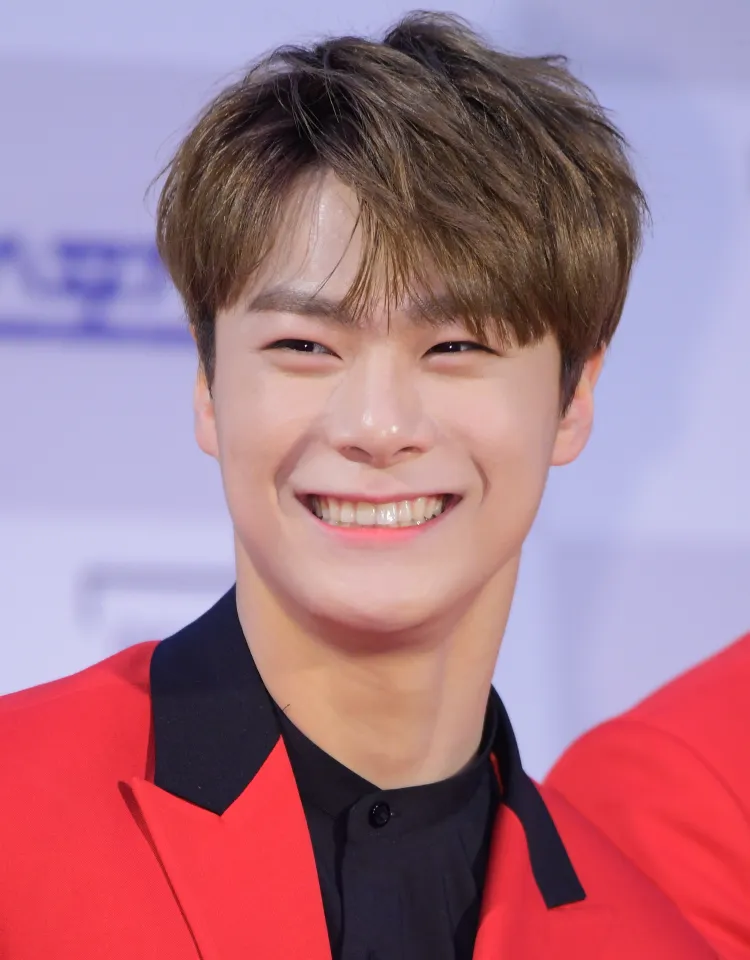 Moonbin Wiki/Bio